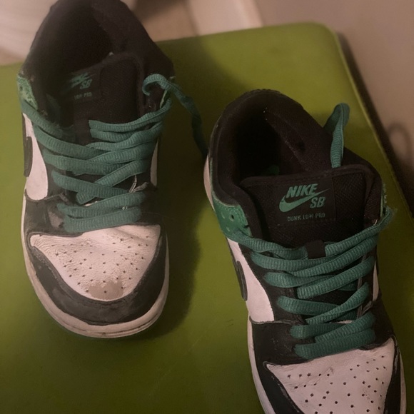 7/10 condition so I’ll be selling low price size 5 kids 300$ off dunk low pros - Picture 2 of 3